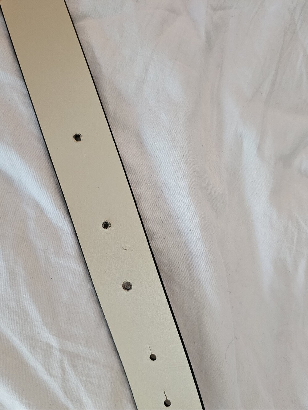 Valentino  Ivory Leather Belt with Gold V Logo Buckle Made Italy - Picture 3 of 5